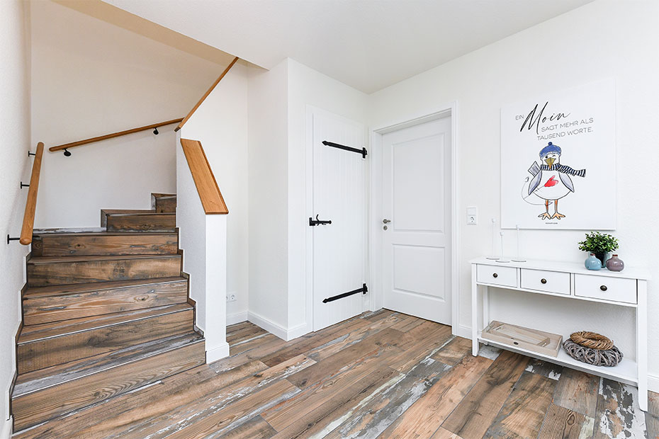 Ferienwohnung „Hühnerstall“ - Wohnzimmer mit Essplatz und integrierter Küche