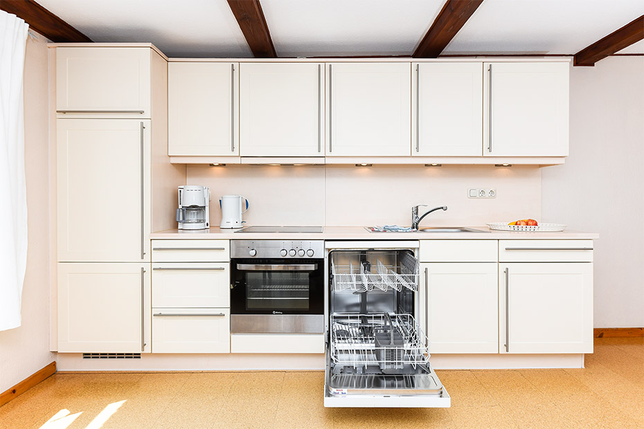 Ferienwohnung „Ost“ - Wohnzimmer mit integriertem Küchenbereich