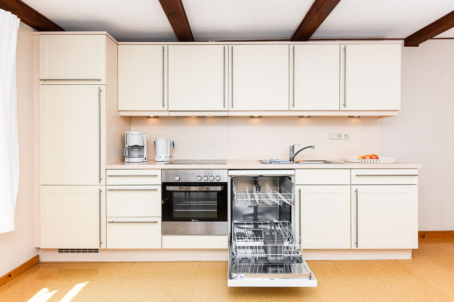 Ferienwohnung „Ost“ - Wohnzimmer mit integriertem Küchenbereich