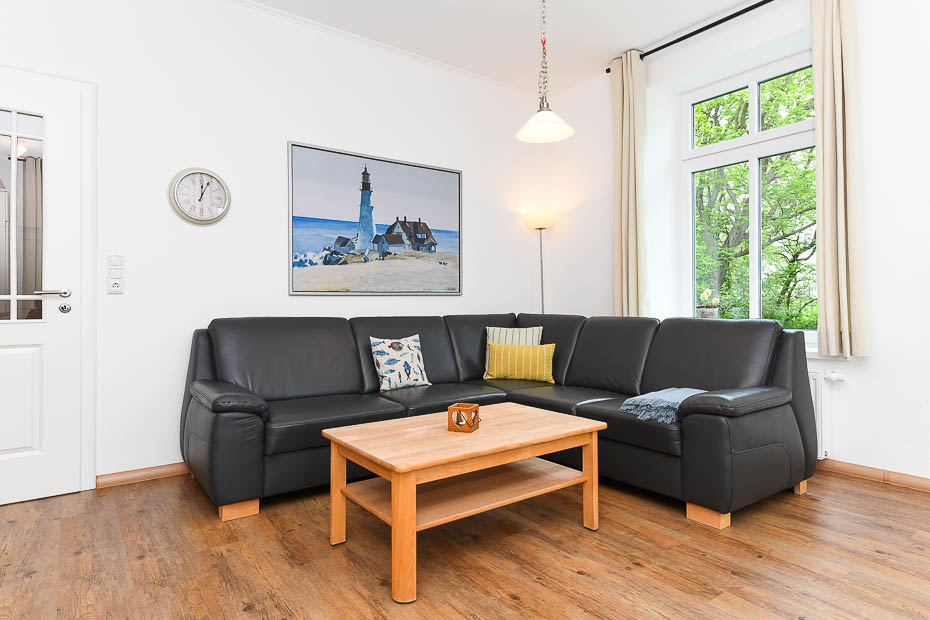 Ferienwohnung „Süd“ - Wohnzimmer mit integriertem Küchenbereich