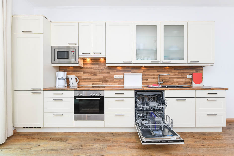 Ferienwohnung „Süd“ - Wohnzimmer mit integriertem Küchenbereich