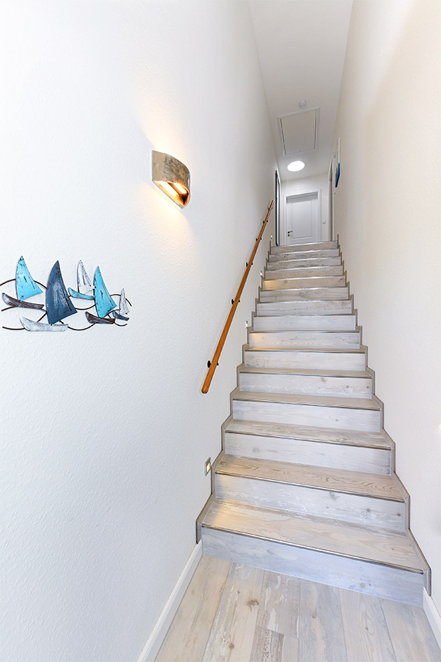 Ferienwohnung „Taubenschlag“ - Treppenaufgang und Flur