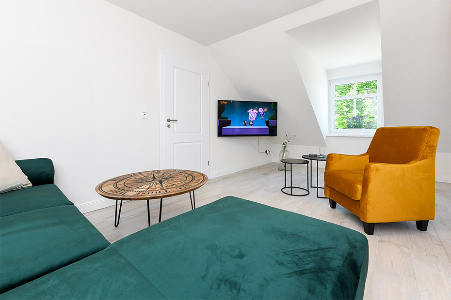 Ferienwohnung „Taubenschlag“ - Wohnzimmer mit Essplatz und integrierter Küche