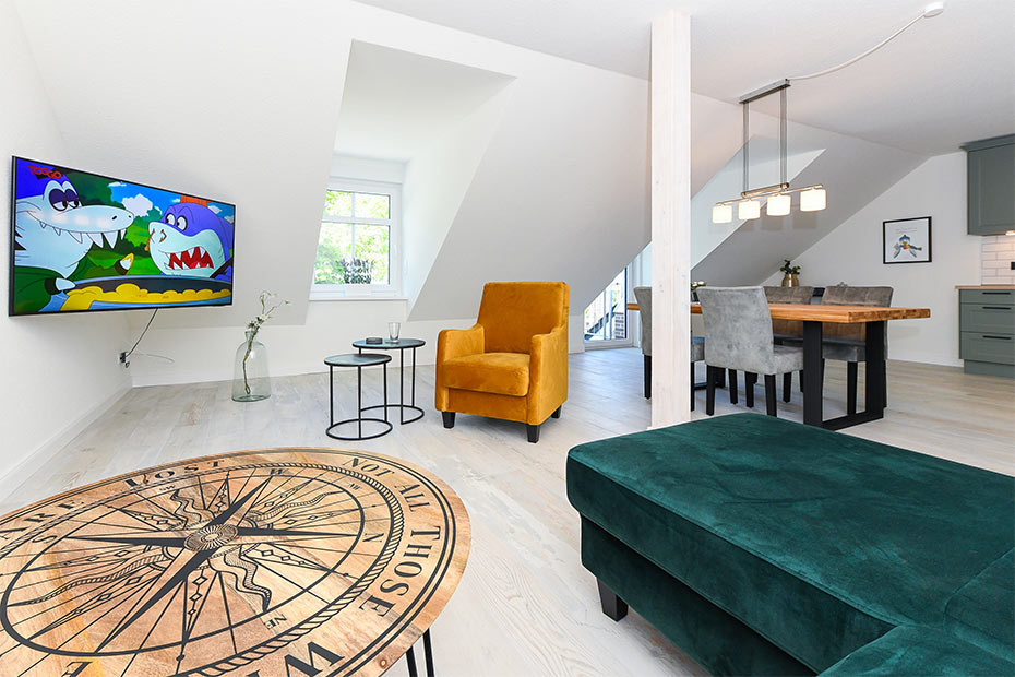 Ferienwohnung „Taubenschlag“ - Wohnzimmer mit Essplatz und integrierter Küche