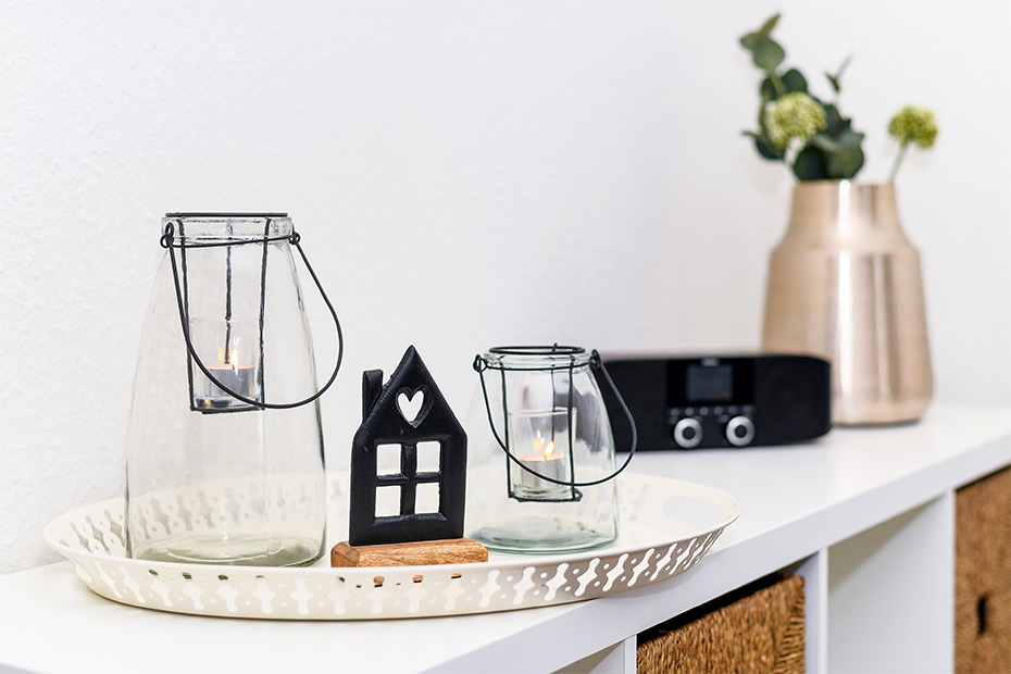 Ferienwohnung „Treckerschuppen“ - Wohnzimmer mit Essplatz und integrierter Küche