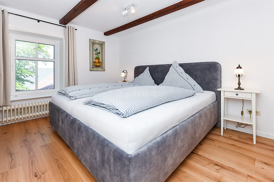Ferienwohnung „West“ - Schlafzimmer 1