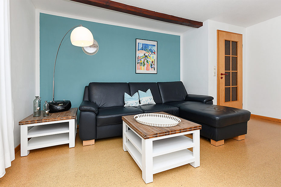 Ferienwohnung „West“ - Wohnzimmer mit integriertem Küchenbereich