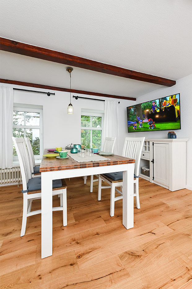 Ferienwohnung „West“ - Wohnzimmer mit integriertem Küchenbereich