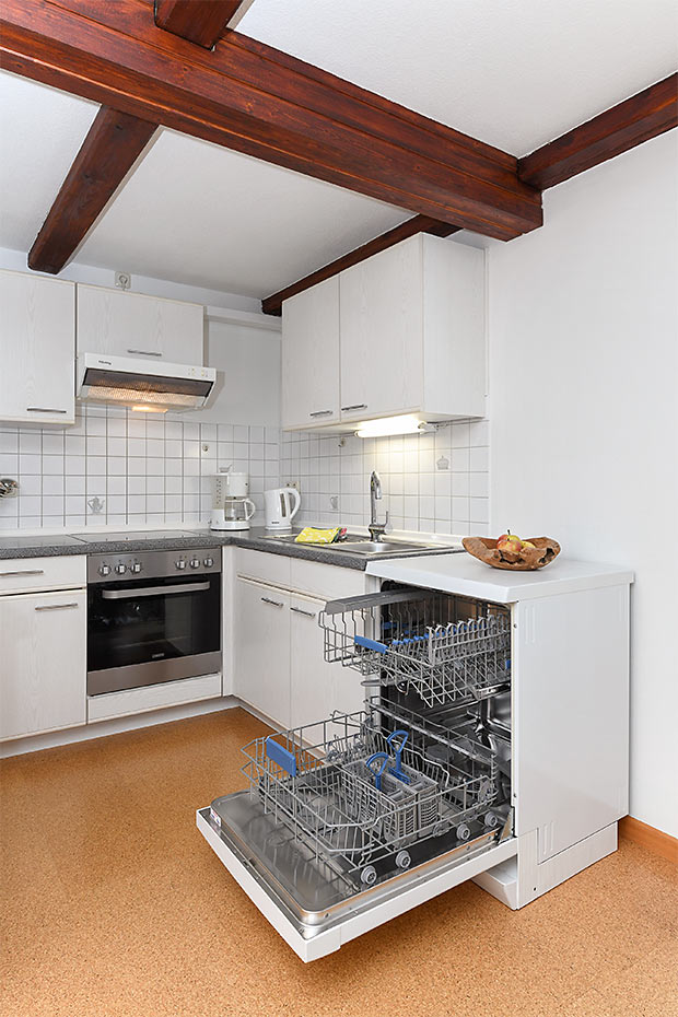 Ferienwohnung „West“ - Wohnzimmer mit integriertem Küchenbereich