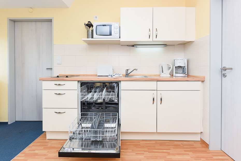 Ferienwohnung „Fock“ - Wohnzimmer mit integriertem Küchenbereich