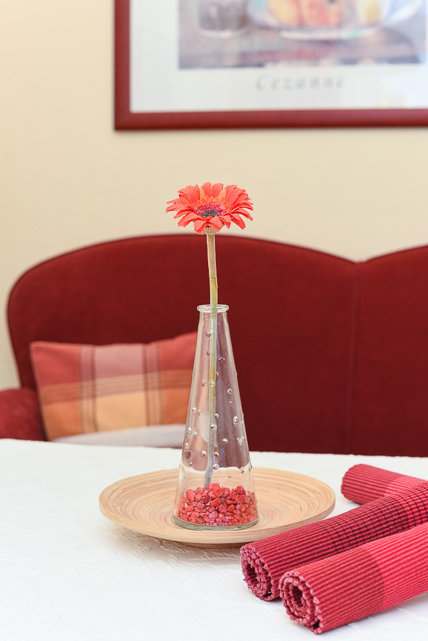 Ferienwohnung „Klüver“ - Wohnzimmer mit integriertem Küchenbereich