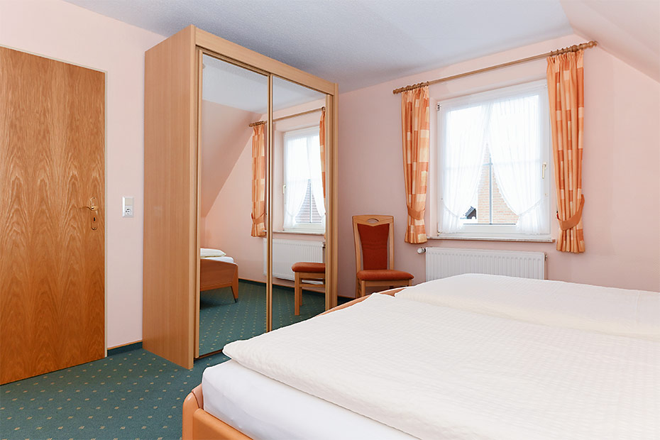 Ferienwohnung 2 - Schlafzimmer 1