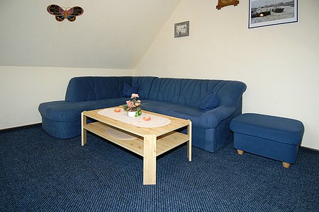 Ferienwohnung 1 - Wohnzimmer mit integriertem Küchenbereich