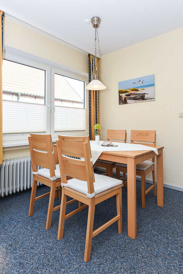 Ferienwohnung „Albatros“ - Wohnzimmer mit integriertem Küchenbereich