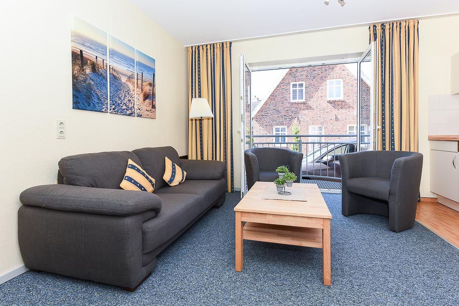 Ferienwohnung „Albatros“ - Wohnzimmer mit integriertem Küchenbereich