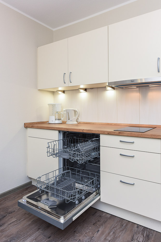 Ferienwohnung „Möwe“ - Wohnzimmer mit integriertem Küchenbereich