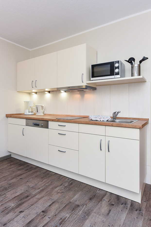 Ferienwohnung „Möwe“ - Wohnzimmer mit integriertem Küchenbereich