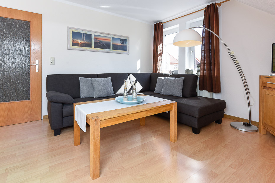 Ferienwohnung 1 - Wohnzimmer mit integriertem Küchenbereich