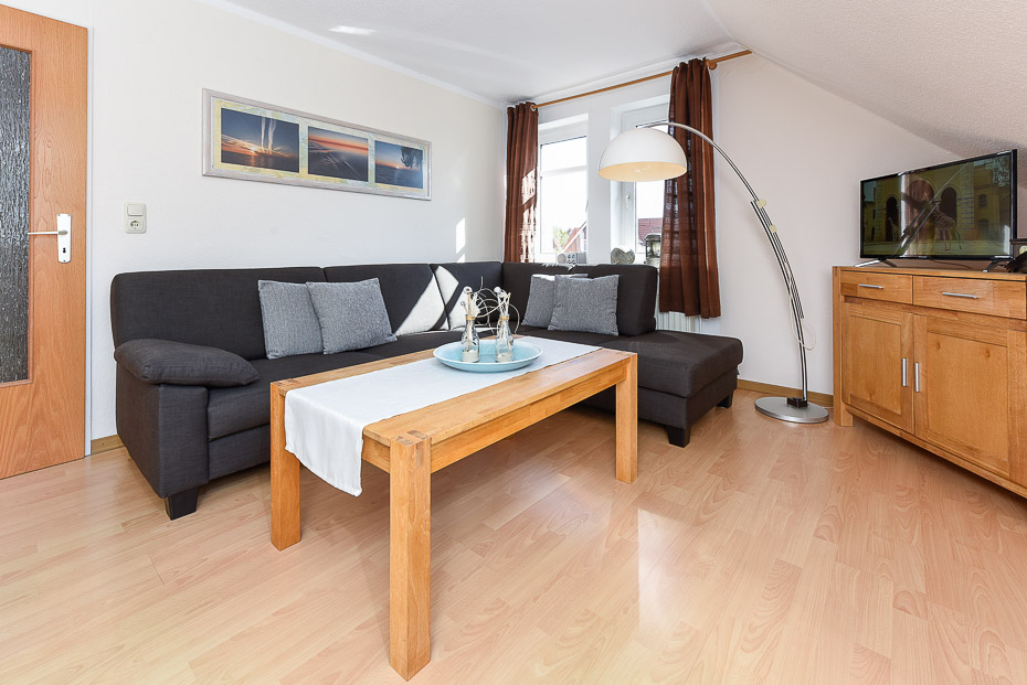 Ferienwohnung 1 - Wohnzimmer mit integriertem Küchenbereich