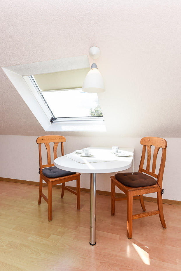 Ferienwohnung 1 - Wohnzimmer mit integriertem Küchenbereich