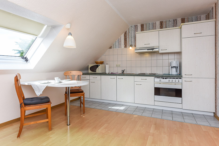 Ferienwohnung 1 - Wohnzimmer mit integriertem Küchenbereich