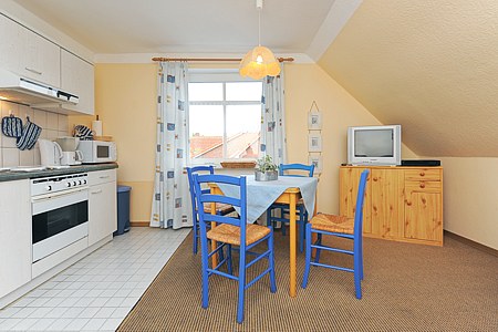 Ferienwohnung 2 - Wohnzimmer mit integriertem Küchenbereich