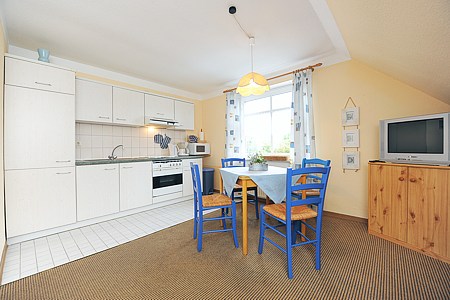 Ferienwohnung 2 - Wohnzimmer mit integriertem Küchenbereich