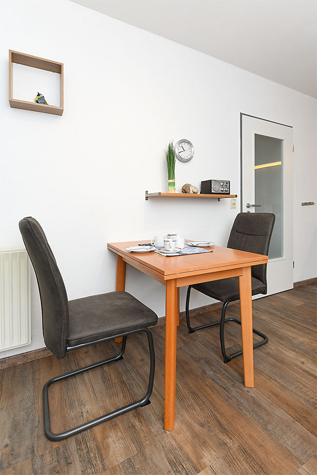 Ferienwohnung 12 - Wohnraum mit integrierter Küche