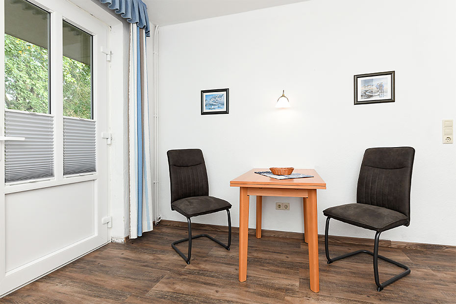 Ferienwohnung 14 - Wohnraum mit integrierter Küche