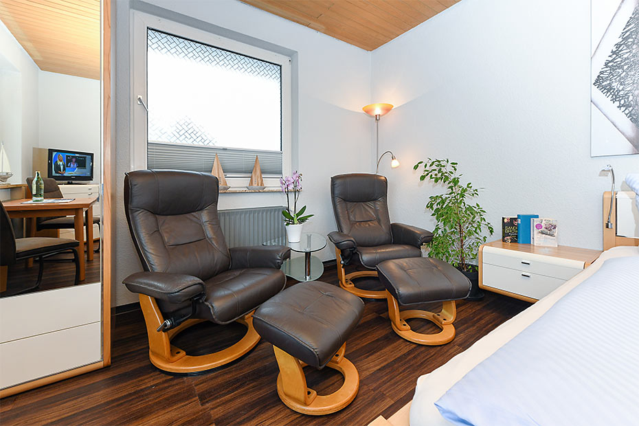 Apartment 01 - Wohn- und Schlafraum mit integriertem Küchenbereich