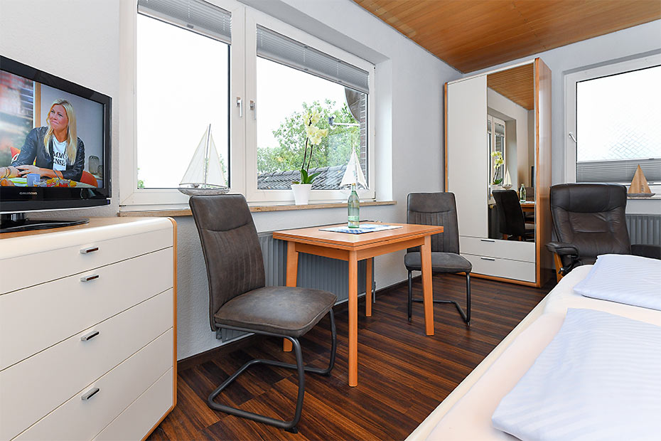 Apartment 01 - Wohn- und Schlafraum mit integriertem Küchenbereich