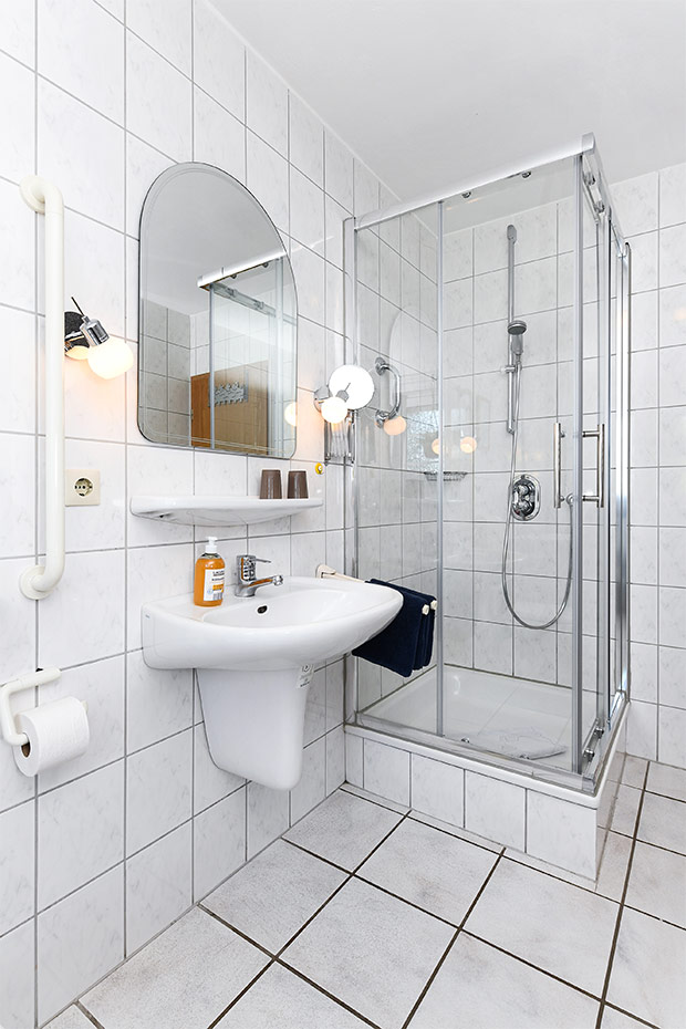 Ferienwohnung „Hauptdeck“ - Badezimmer