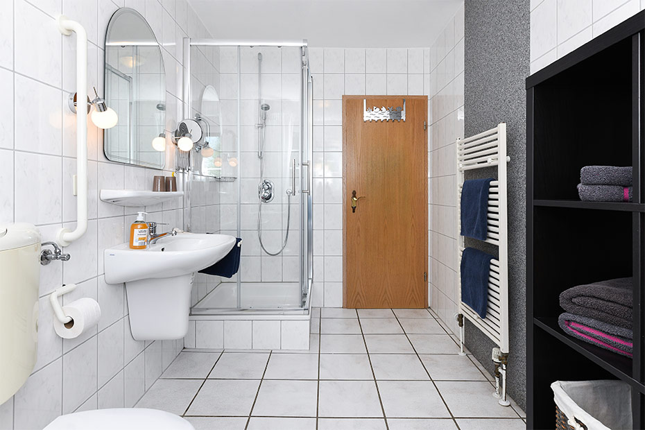 Ferienwohnung „Hauptdeck“ - Badezimmer