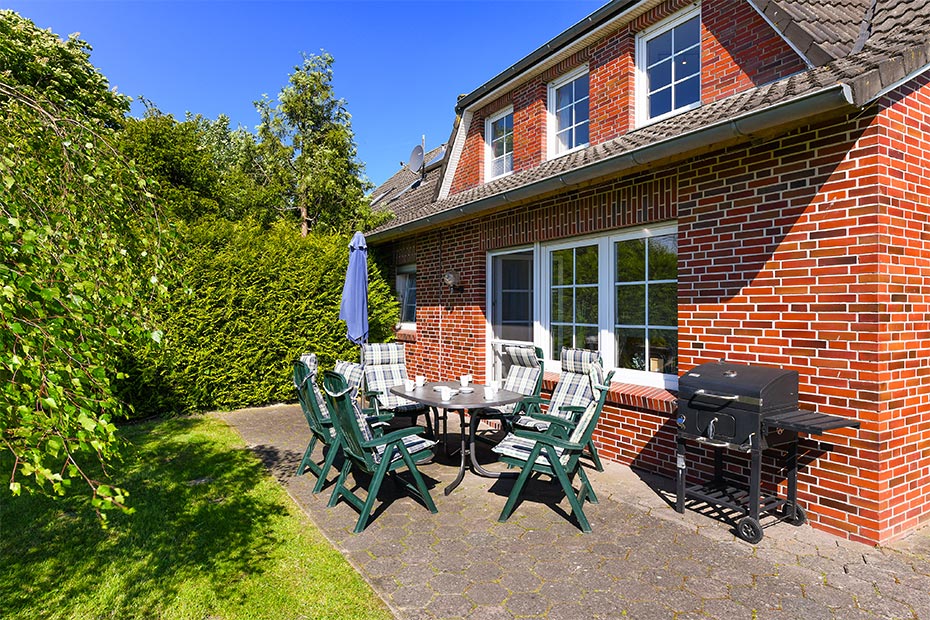 Ferienwohnung „Hauptdeck“ - Außenansicht mit Terrasse
