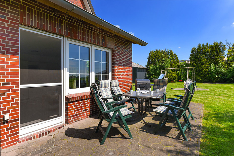 Ferienwohnung „Hauptdeck“ - Außenansicht mit Terrasse