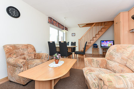 Ferienwohnung 3 - Wohnzimmer mit integriertem Küchenbereich