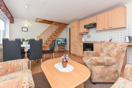 Ferienwohnung 3 - Wohnzimmer mit integriertem Küchenbereich