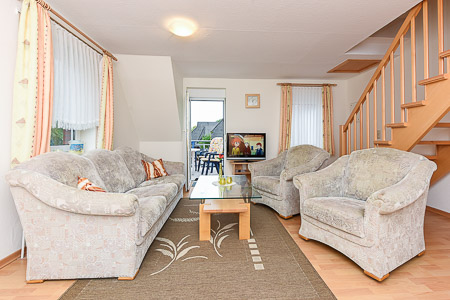 Ferienwohnung 5 - Wohnzimmer mit integriertem Küchenbereich