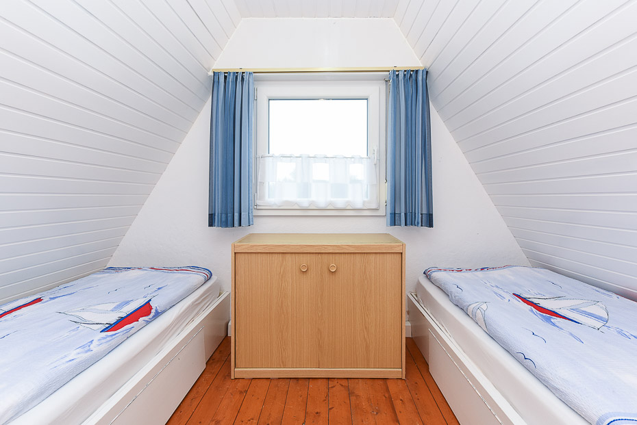 Ferienhaus „Kummweer“ - Schlafzimmer 2/Kinderzimmer