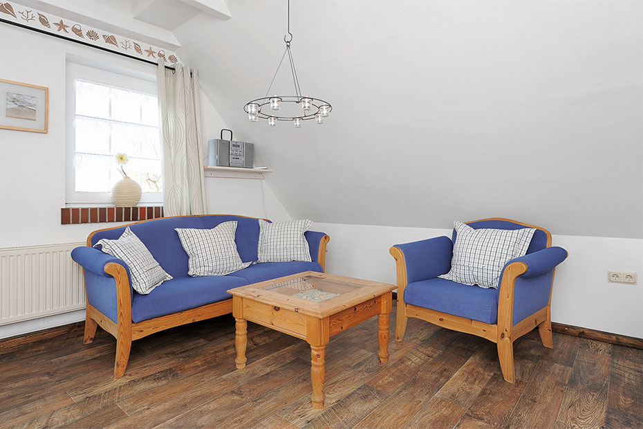 Ferienwohnung „Seestern“ - Wohnzimmer mit integriertem Küchenbereich