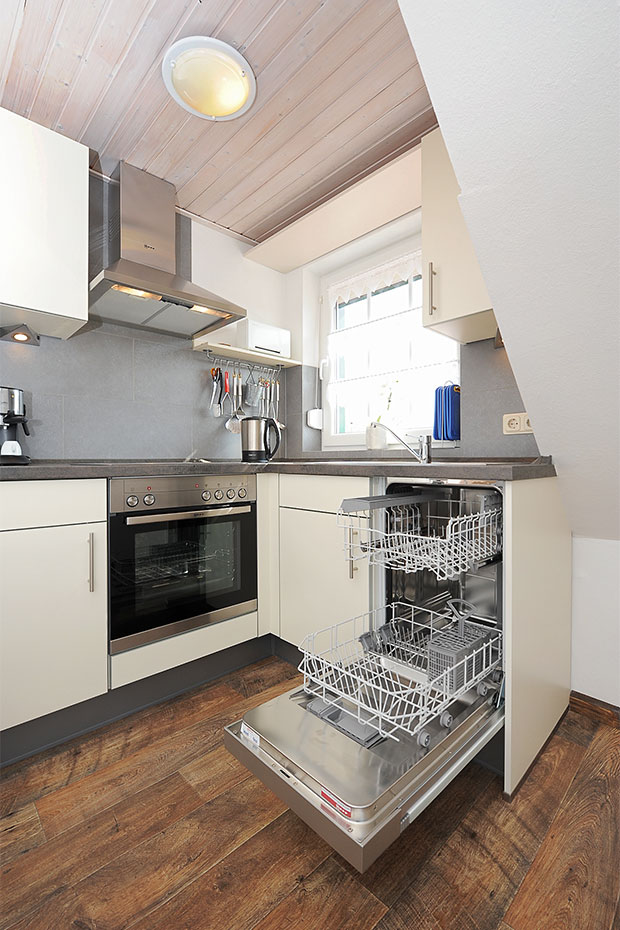 Ferienwohnung „Seestern“ - Wohnzimmer mit integriertem Küchenbereich