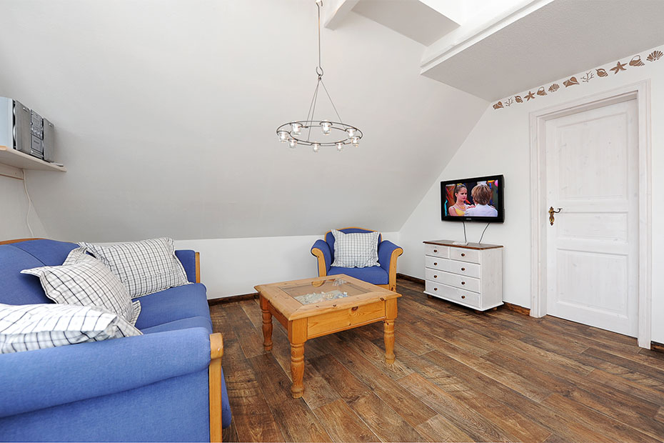 Ferienwohnung „Seestern“ - Wohnzimmer mit integriertem Küchenbereich