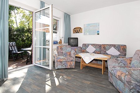 Ferienwohnung „in't Groen't“ - Wohnzimmer mit integriertem Küchenbereich