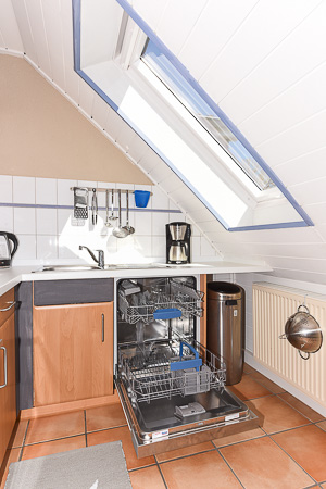 Ferienwohnung „Strandläufer“ - Wohnzimmer mit integriertem Küchenbereich