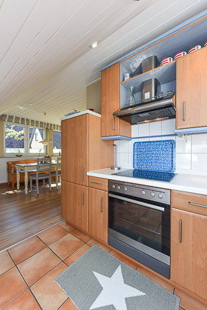 Ferienwohnung „Strandläufer“ - Wohnzimmer mit integriertem Küchenbereich