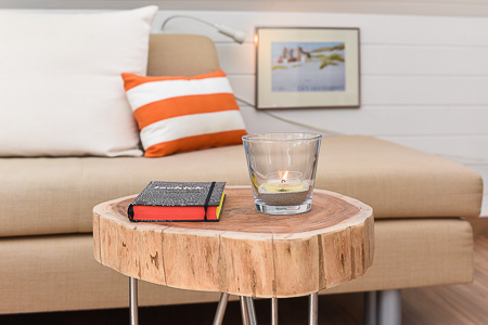 Ferienwohnung „Strandläufer“ - Wohnzimmer mit integriertem Küchenbereich