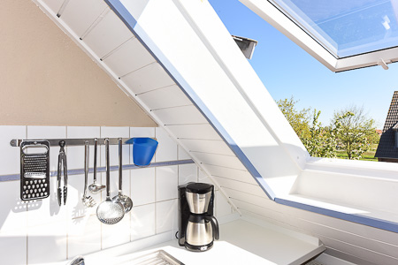 Ferienwohnung „Strandläufer“ - Wohnzimmer mit integriertem Küchenbereich