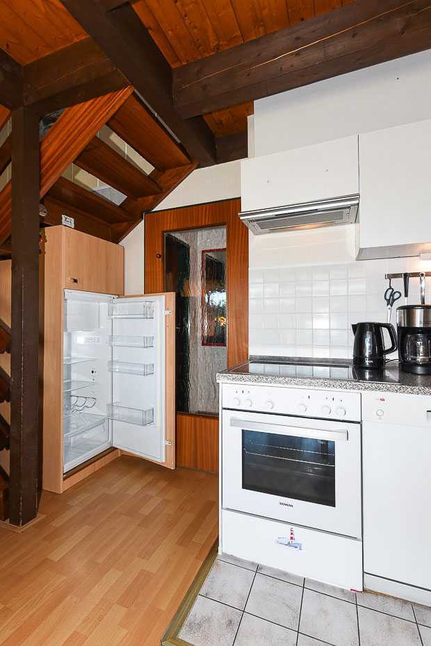 Ferienhaus „Leuchtturm“ - Wohnzimmer mit integriertem Küchenbereich