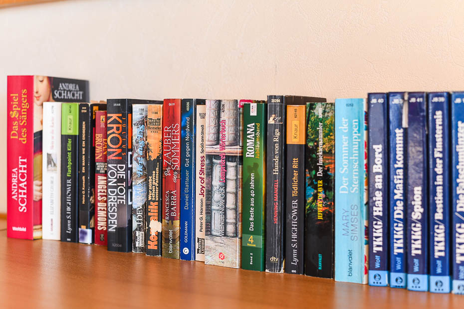 Ferienhaus „Leuchtturm“ - Wohnzimmer mit integriertem Küchenbereich