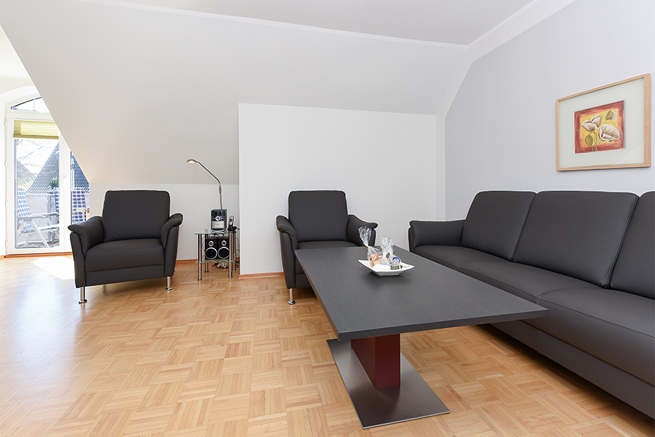 Ferienwohnung „oben links“ - Wohnzimmer mit integriertem Küchenbereich